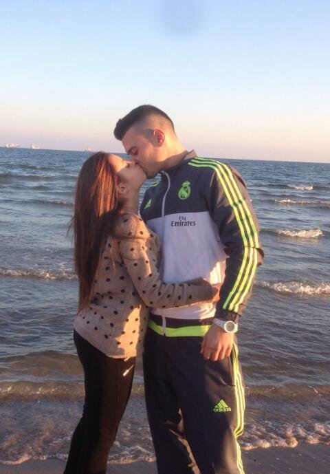 JudithEscriba's profile picture. Esconderme en tu cama, taparme con tus brazos y perderme entre tus besos