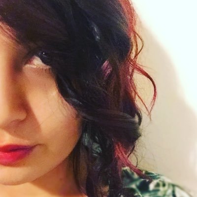 Ho tanti difetti ed un solo pregio, so nasconderli tutti. Vado dove mi porta il vento, ma di solito mi impegno solo all'uncinetto. Carboidrati Lover.