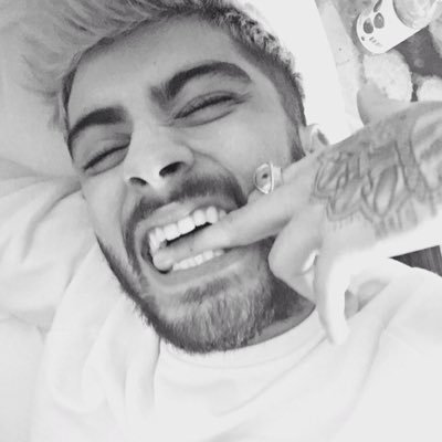 Hi guys! Please rt: https://t.co/dZ3Sc4wAp5 and Follow @xstarsniallx / IG: Leslieblatrix / Snapchat: eighteen09