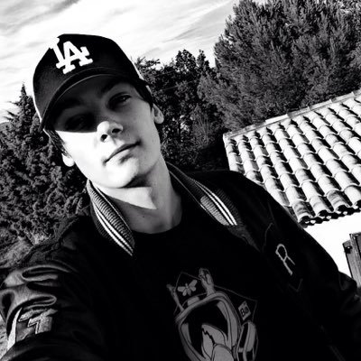 HUCKKLEBERRY_ZG's profile picture. 