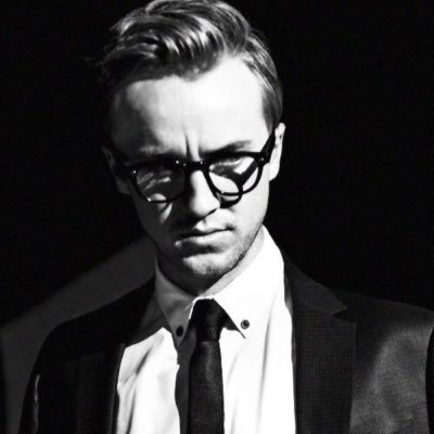 JakeBass_Free's profile picture. 21 ans || littérature !! art et psychologie || démon