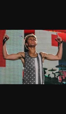 I need 1D! I live in Czech Republic. I love One Direction!