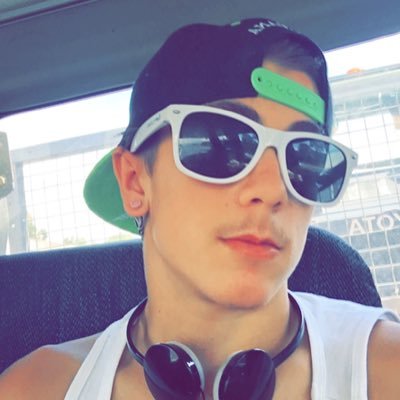 I'm a YouTuber. I play games, do vlogs and random shit on my channel subscribe: https://t.co/KtCSH8CUqo