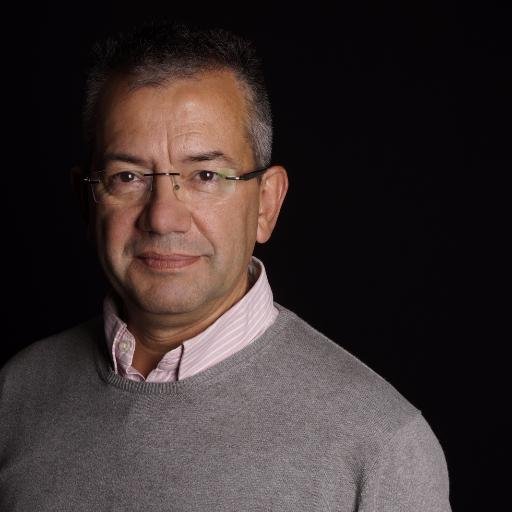 Lector voraz. Curioso, viajero, escribo a diario. Creo en la izquierda, en la humildad, el conocimiento y el respeto por bandera.