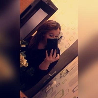 NitzLena's profile picture. 