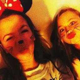 Deux meilleures amies unies pour la vie !
Notre chaîne YouTube : OurGlitter Dream