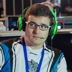 Veterans sc2, Comentarista de StarCraft II. Graduado en Comercio.