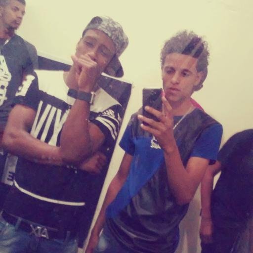 Frekitoh_frehz's profile picture. Hay amor que si es sincero
Hay amor que es embustero
Hay amor que dice te amo
Hay amores por un rato
Hay amores como el nuestro que se le vencio el contrato