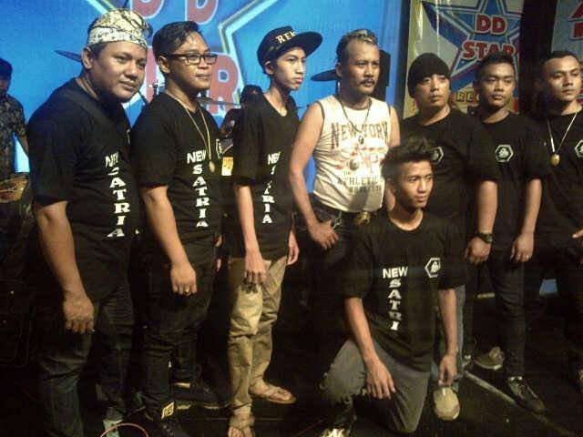 OMNEWSATRIA's profile picture. Group music bergenre dangdut koplo ,awal mula berdiri OM.SATRIA NADA,metamorfosis OM NEW SATRIA leadership ARYA SATRIA 
Cp: +6282232645823