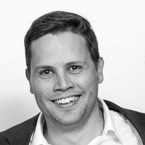 UX and digital designer, aspiring (being the operative word) professional soccer player, proud father and all round nice guy (according to me).