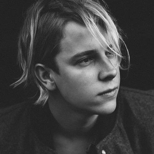 Take the heart and take the hand, like an ocean takes the dirty sands. I was numb and @MoroseJuvenile taught me to feel again {RP/OC/18+}