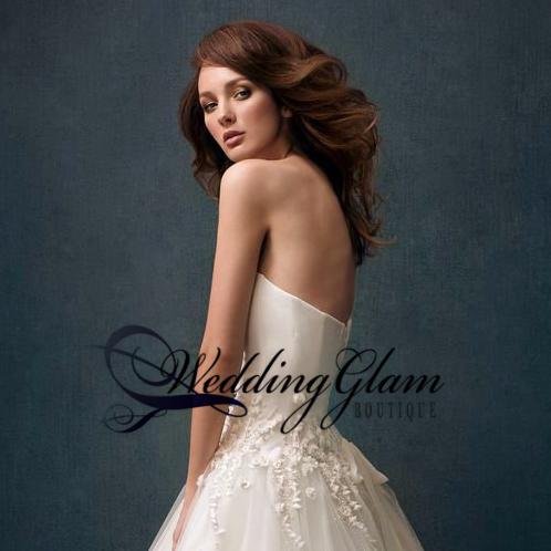 Στην Wedding Glam διαθέτουμε νυφικά υψηλής ραπτικής και δημιουργούμε στέφανα και χειροποίητα αξεσουάρ γάμου καθώς και αξεσουάρ νύφης.