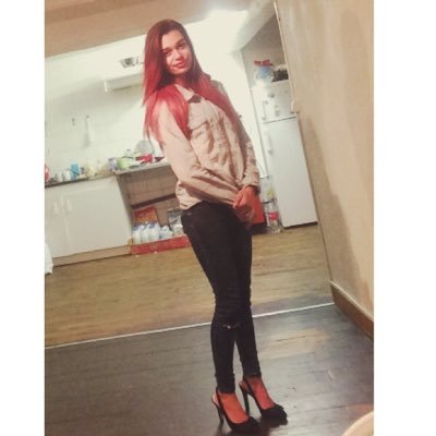 AlesinaKristina's profile picture. Autrefois pour voir les fesses fallait ecarter la culotte, maintenant pour voir la culotte faut ecarter les fesses.