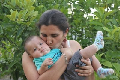 Hija de una gran mujer,
Hermana de dos grandes hombres,
Trabajadora social y
Madre feliz y orgullosa..