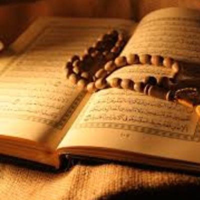 ‏فليسَ شيء أنفعُ للعبد في مَعاشه ومعاده ، وأقرب إلى نجاته من تدبر القرآن ، وإطالة التأمل فيه...