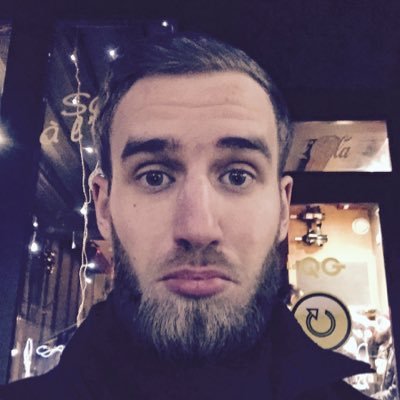 Serveur bientot polyglote,j'ai une chaîne YouTube qui me sert à rien et j'étais followed par @loadedrichard ! Souvent au #QGBar ...
