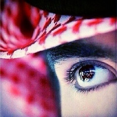 اقدح من راسي ماهمني مخلوق وافزع ل صااحبي لياا منه بغاني حتى ولو كنت في وقته مخنوق يبشر ب وقفتي دامه نخاني. (