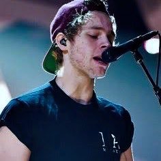 // I wish that I could wake up with amnesia and forget about this band thats ruined my damn life // ~ 23.06.15 ~ 02.10.16 ~