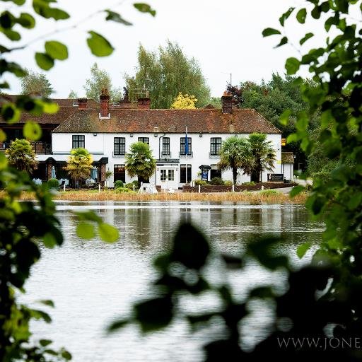 The Best Western Frensham Pond Hotel in Farnham, Surrey is set in one of the country's most picturesque and peaceful locations, overlooking Frensham Great Pond