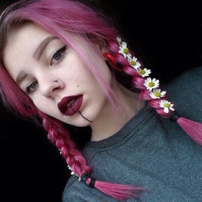 Attivate le notifiche per non perdervi nessuna chat! Per scambi contattatemi nei dm☄ Spero di riuscire ad aiutare la maggior parte di voi❤️