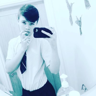 I am fun (gay) (single ) best friend Mille , Niamh , Elisha , Katie pleas follow me , will follow you back .and follow me on Instagram lewisloo321