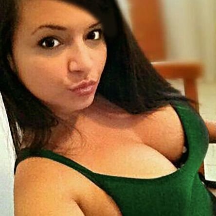 Influencer of rabble like you.
Mutter, Ehefrau und Freund.
Hazme un instrumento de tu paz, donde haya odio lleve yo tu amor...