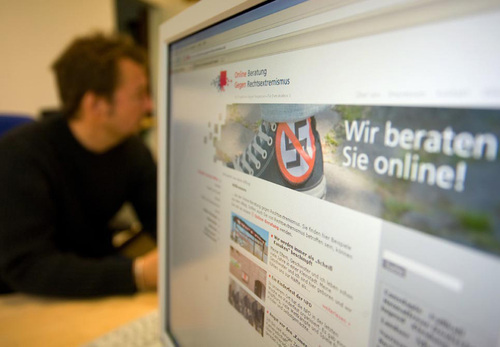 Die Online-Beratung gegen Rechtsextremismus informiert und berät kostenlos und anonym bei Problemen mit Rechtsextremismus im Alltag.