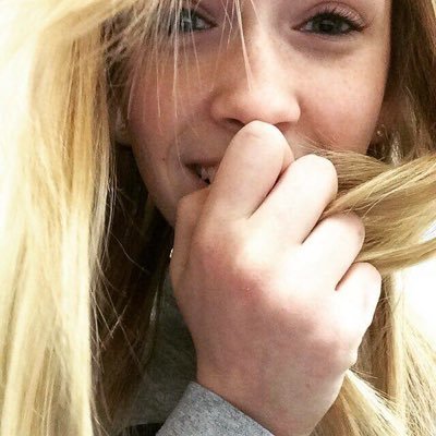 rachaeljuneee16's profile picture. We walk as tall as the skyline, and we have roots like the trees ✨