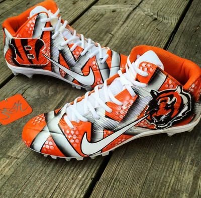 Devin___Smith's profile picture. Chicken or Devin Smith?