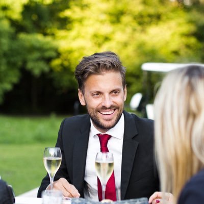 Hédoniste, antithéiste, laïque, universaliste et cinéphile.