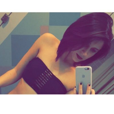 jennamammola's profile picture. Hair Stylist | 21 | Make Up Artist