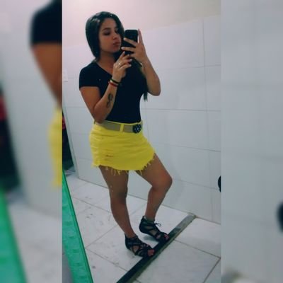 Apaixone-se por alguém que te curta,  que te espere, que te compreenda  mesmo na loucura ✌