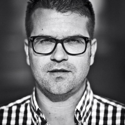 Gedreven, eigenwijs persoon die een zwak heeft voor mooie gebouwen. En iemand die constant opzoek is naar uitdagingen zowel zakelijk als privé.