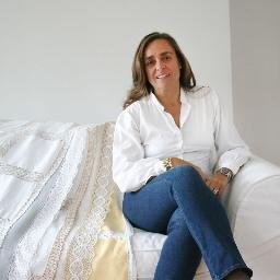 Fundadora y diseñadora de mi propia marca especializada en mantelerías, ropa de cama y ajuar de novia.