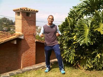 fanático del Caracas FC, locutor, amo el deporte. trabajo en el área de tecnología e informática