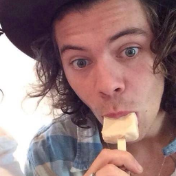 THIS IS A FREE FOLLOW FROM @naniloveslife please follow her?