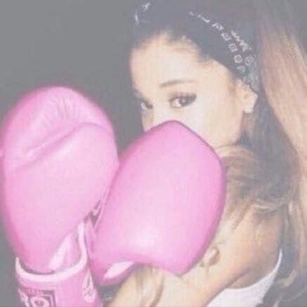 ScarlettCSP's profile picture. Feet together, thighs apart.