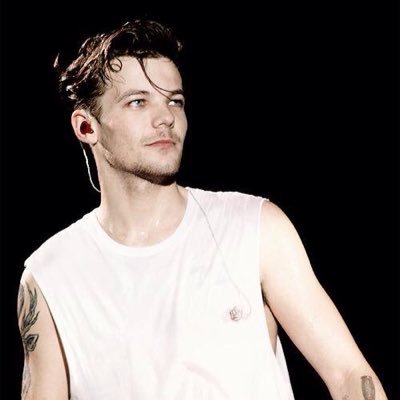 geomedtry's profile picture. white lips, pale face, Harry's cum on Louis' face