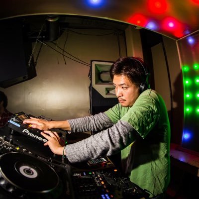 はじめましてHIROKIと申します。 四つ打ち全般DJをやってます。プロフィール、ホームページ等ありますので良かったら見てみてください。DJ HIROKI HOSOI -