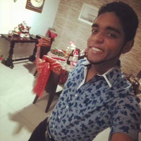 FernandoRoyet's profile picture. Estudiante de Química y Farmacia, 21 años, Liberal y descomplicado, un poco ignorante al amor, seamos honestos, Hay que ser muy inteligentes para enamorarse.