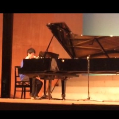 ピアノをこよなく愛する高3☝︎これから動画とかツイートしていくで☝︎リクエストあればなんでもどうぞ☝︎幅広く作曲編曲しております☝︎ フォローよろしくです☝︎独学で技術とかはないですけど、精一杯弾きますぜ☝︎活動し始めた!