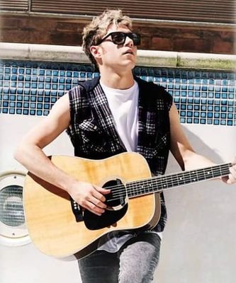 Will wait for @onedirection ✨ my sunshine and my moonlight @NiallOfficial