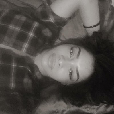 KC_carmichael17's profile picture. 혼자 혼자