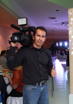 Camarografo/Fotografo de Profesion. U.V. Fac.CyTC 87-91,
Pasion y Trabajo.
Amo Veracruz.