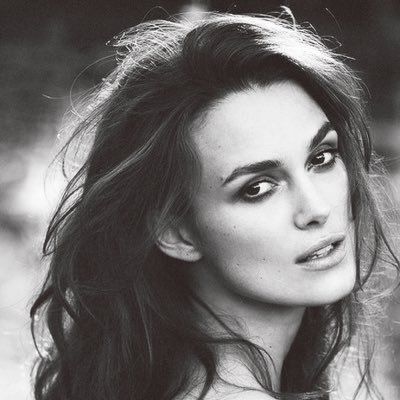 Elisabeth_RPG's profile picture. Elizabeth Swann | 23 ans | Moustique | •Vous aimez souffrir ? Essayez donc de porter un corset.•