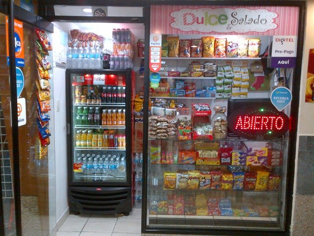 Tienda Golosinas ubicada en el C.C.Ciudad Chinita, paseo Caroni Local 29-A. Siguenos en IG @dulcesalado2015 Correo dulceysalado2015.ca@gmail.com