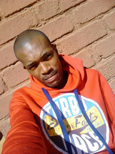 Tee_5346's profile picture. Based on reality