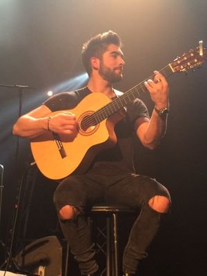 Twitter de la page fan Kendji Familly . Crée le 22 Aout 2014 .Compte mentionné  et fav et follow par Kendji #TeamKendji