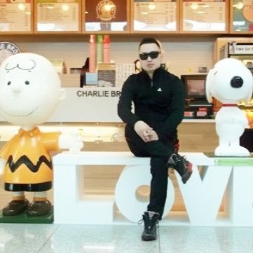 mongolezen's profile picture. 