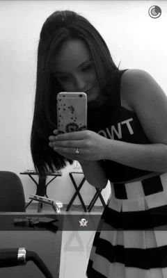 twitter oficial da atriz e cantora Larissa Manoela taques Elias santos